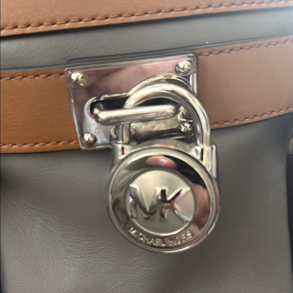EUC Michael Kors Frame Out East/West Hamilton Set - Picture 7 of 11